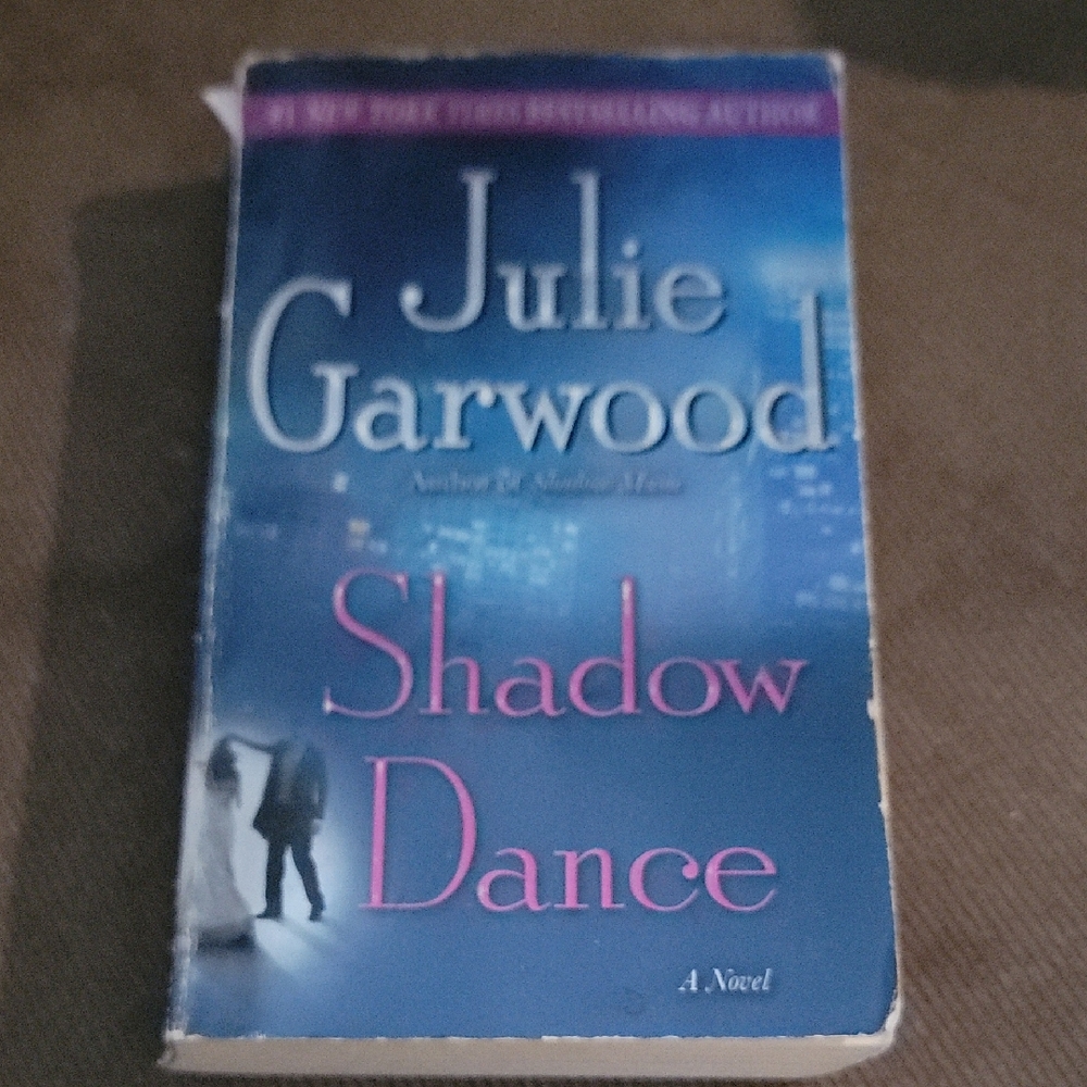 4/$9- Shadow Dance by Julie Garwood Novel
